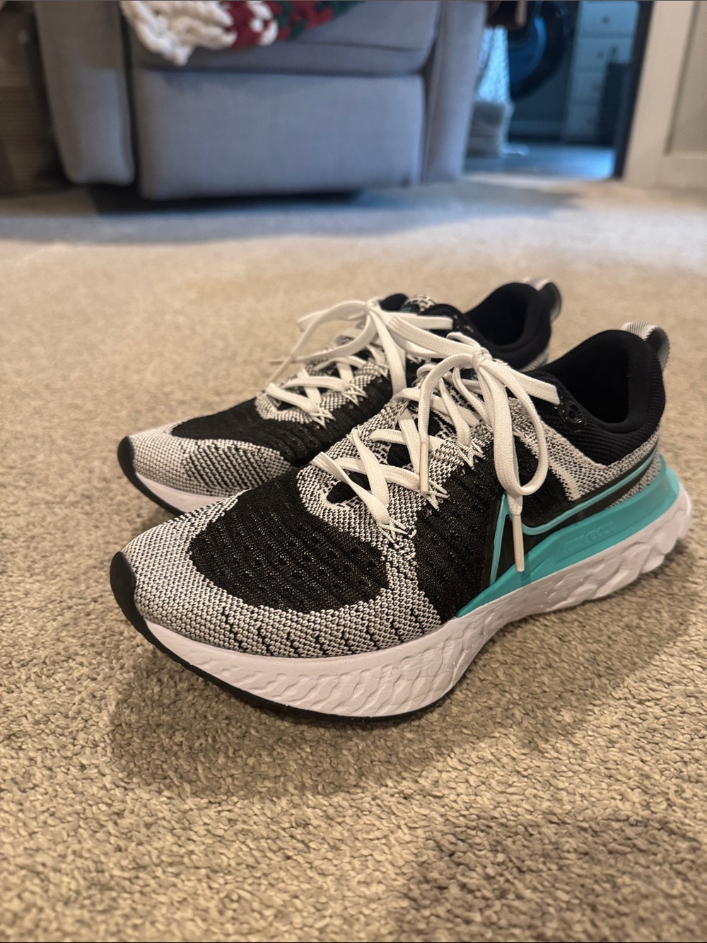 Nike Women's Black, White & Teal Knit Running Shoes